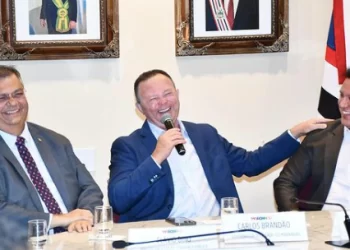 Brandão, Dino e Camarão em tom extremamente amistoso