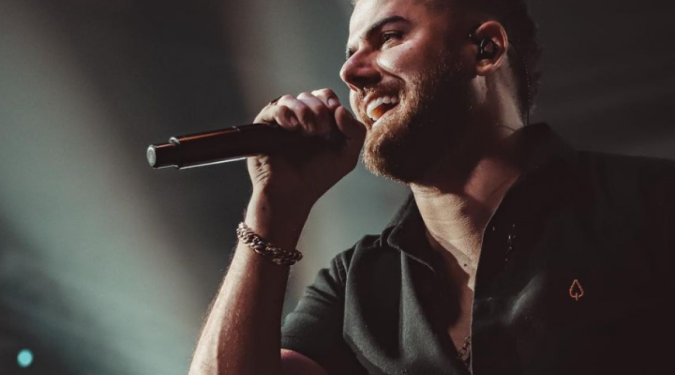 Cantor Zé Neto, da dupla com Cristiano, sofre grave acidente de carro em MG