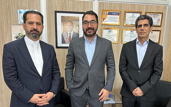 Porto do Itaqui recebe visita do embaixador do Irã e prevê possível parceria.