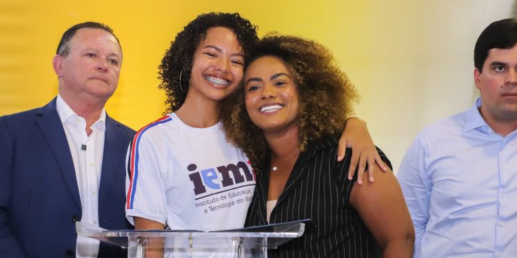 Cricielle Muniz participa do anúncio do governo do MA, para ampliação do número de escolas em tempo integral