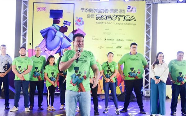 Governador Felipe Camarão prestigia Torneio Sesi de Robótica