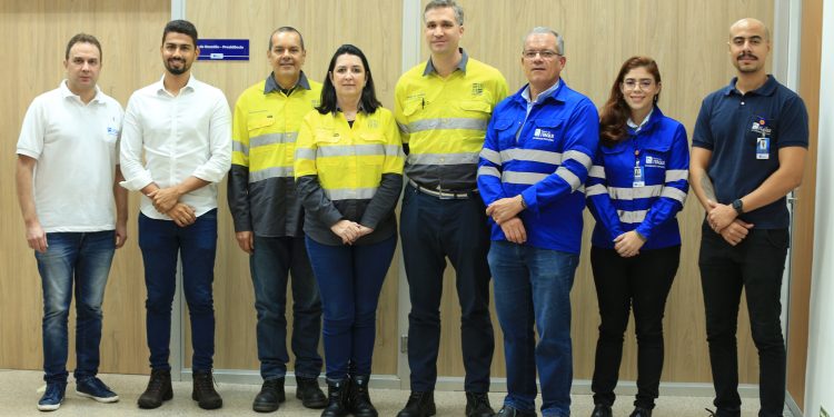 Porto do Itaqui recebe diretores da South32 após sucesso do retorno da operação de alumínio