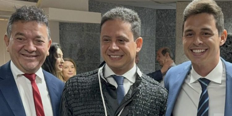 Presidente da Famem e diretor-geral prestigiam posse de Rodrigo Maia Rocha na Corte Eleitoral