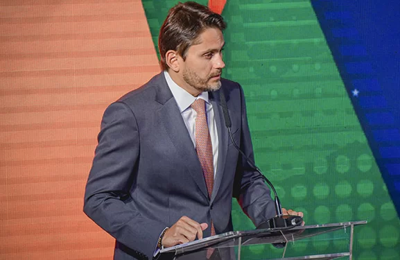 Juscelino Filho promete conectar e unir os brasileiros