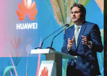 Juscelino Filho se reúne com empresas de telecomunicações e quer taxar big techs