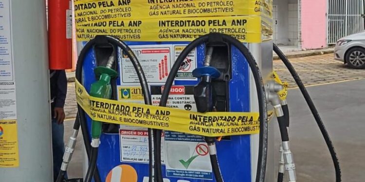 Fiscais da ANP e Inmeq flagram fraude em posto de combustível em São Luís