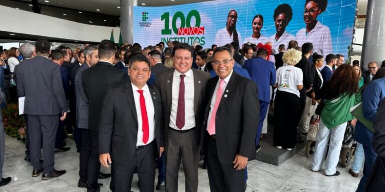 Vice-governador Felipe Camarão prestigia lançamento de 100 novos campi dos Institutos Federais em Brasília