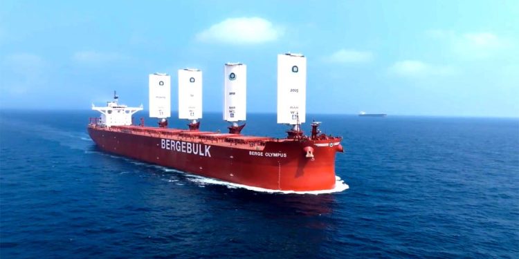 Vale recebe em PDM o navio com velas rígidas Berge Olympus