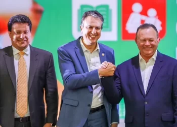 Brandão, Camarão e Camilo Santana lançam “Pé de Meia” no MA