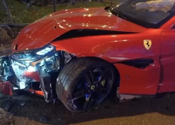 Esposa de jogador maranhense bate Ferrari na Espanha