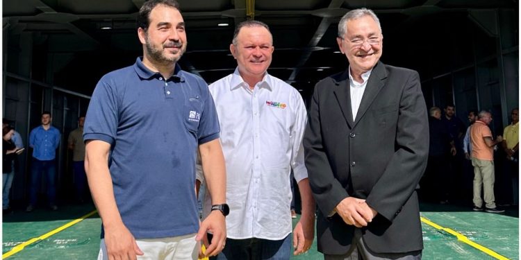 Emap recebe nova embarcação para operar na travessia entre a Ponta da Espera e Cujupe