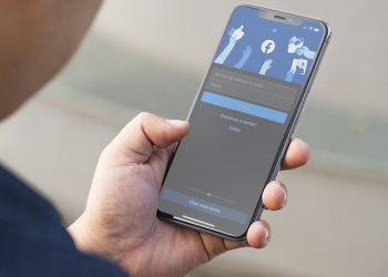 Facebook é condenado a restabelecer conta hackeada de usuária e pagar indenização por danos morais