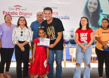 Felipe Camarão leva ação do Pacto pela Aprendizagem e anuncia vencedores do Prêmio Escola Digna e do Selo Prefeito da Educação