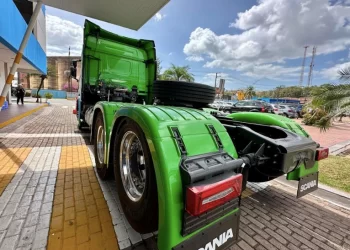 Porto do Itaqui dá salto na descarbonização com caminhões a GNL