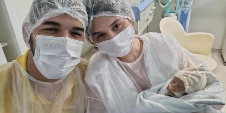 Zé Vaqueiro anuncia o falecimento do filho Arthur, aos 11 meses, vítima de síndrome rara