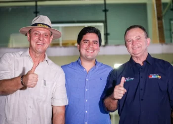 Ao lado de ministros, Brandão participa da abertura da Expoimp