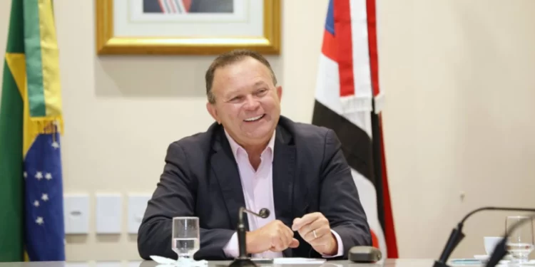 Litorânea será prolongada até o Araçagi com recursos do PAC, anuncia Brandão