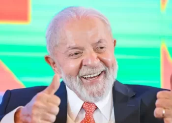 Aprovação de Lula atinge 50,7% em nova pesquisa; 45,8% desaprovam seu governo
