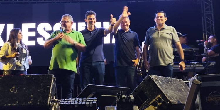 Prefeito Solimar Alves, comemora os 30 anos de Matões do Norte e arrasta uma multidão na cidade.