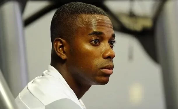 Cinco ministros do STF votam em manter ex-jogador Robinho na prisão