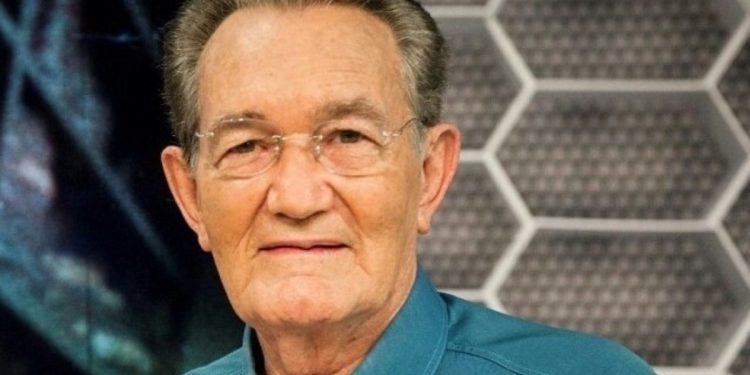Ícone do jornalismo brasileiro, Léo Batista morre aos 92 anos