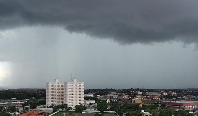 Terça-feira de chuva intensa na capital