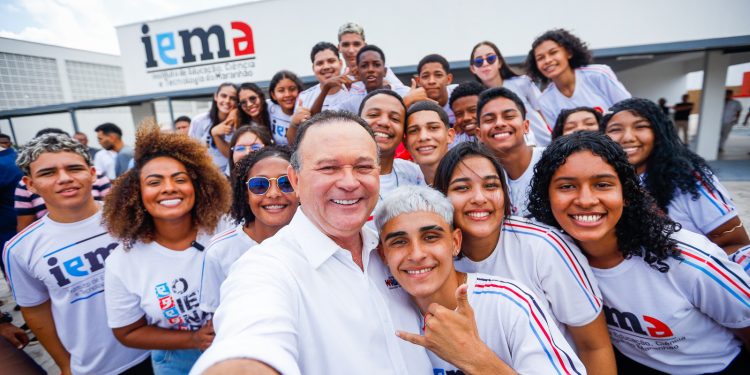 Carlos Brandão entrega e vistoria obras nas áreas de educação, cidadania e infraestrutura em Pinheiro