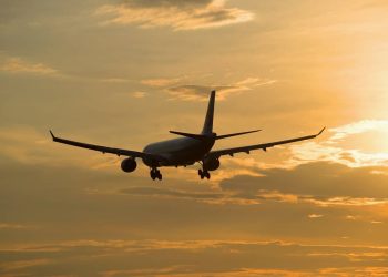 Acompanhante de autista tem direito a 80% de desconto em passagem aéreas.