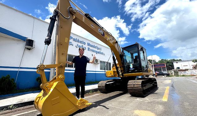 Santa Rita: Milton Gonçalo reforça infraestrutura com aquisição de nova escavadeira hidráulica escavadeira