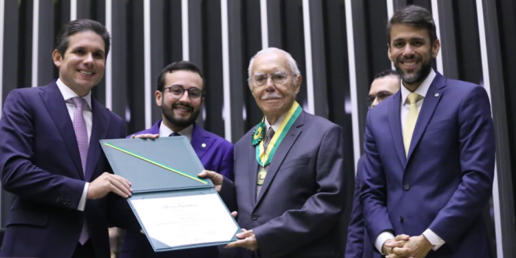 Câmara Federal também homenageia José Sarney