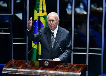 José Sarney é homenageado pelos 40 anos da Redemocratização