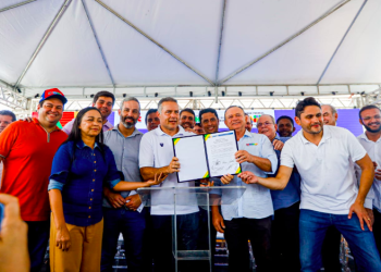 Carlos Brandão e Renan Filho lançam obra de recuperação na BR-222