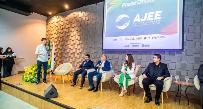 Prefeito de Paraíso do Tocantins, Celso Morais, prestigia posse da AJEE em Palmas