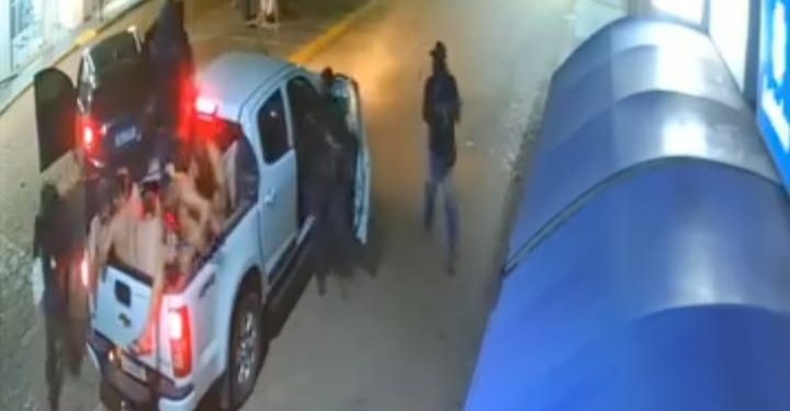 Assaltantes tocam terror em Carolina e roubam agência bancária