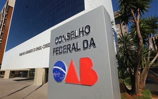 Bacharéis em Direito condenados por racismo não se tornarão advogados, decide OAB