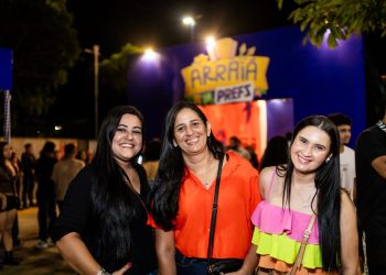 Primeira noite do Arraiá da Prefs, em Imperatriz, teve grande festança na Beira Rio