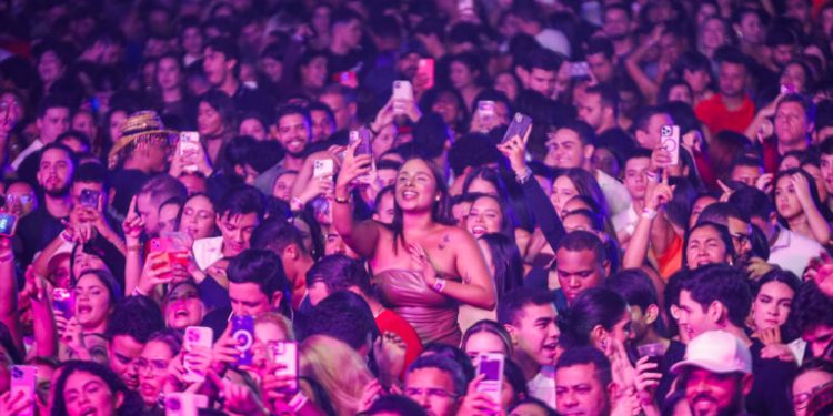 Com shows de Henrique e Juliano, Nattan e Kaká e Pedrinho, segunda noite do Bumba Meu São João leva grande público para o Castelão