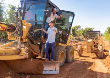 Prefeito de Paraíso do TO, Celso Morais, vistoria obras do PAIP