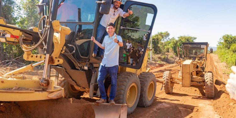 Prefeito de Paraíso do TO, Celso Morais, vistoria obras do PAIP