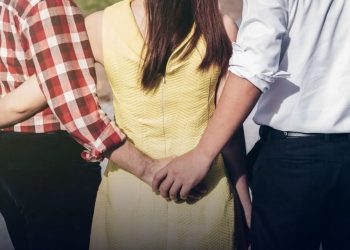 Justiça Brasileira reconhece pela primeira vez união poliafetiva e valida relação trisal em cartório