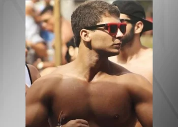 Quem é o ex-jogador de basquete que espancou namorada com 61 socos