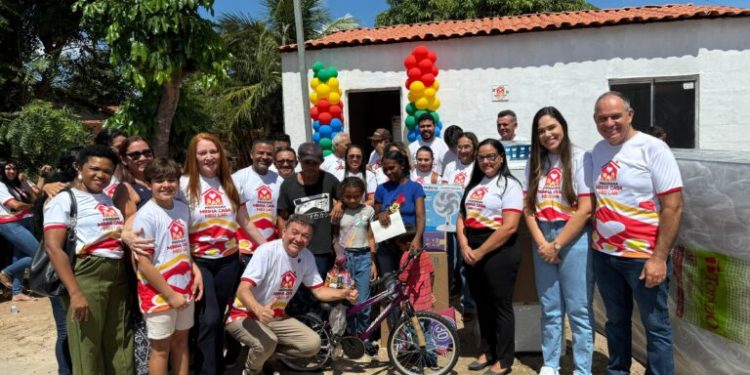 Miltinho Aragão entrega primeiras casas populares construídas com recursos próprios da Prefeitura de São Mateus