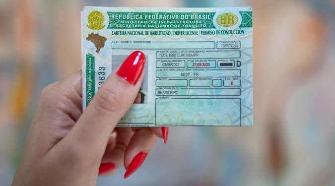 Governo estuda acabar com obrigatoriedade de autoescola para tirar CNH e reduzir custos para motoristas
