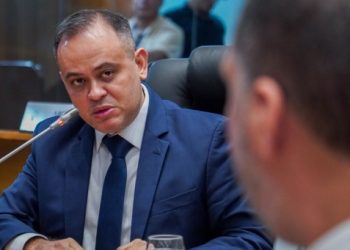 Deputado Catulé Júnior também reage aos oposicionistas do governo Brandão.