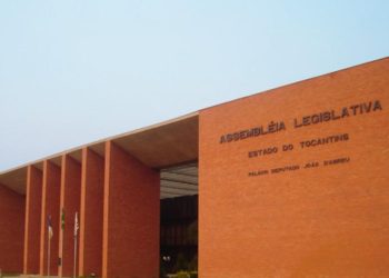 Servidora da Assembleia Legislativa do TO é condenada a devolver R$ 1,4 milhão por receber salário enquanto morava na Europa
