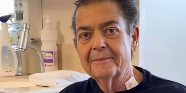 Faustão recebe alta após três meses de internação e continua recuperação em casa