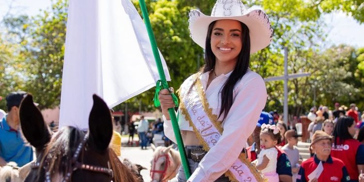 Graziele Ribeiro é a Rainha da Vaquejada de Colinas 2025.
