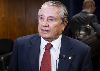 Ex-governador José Reinaldo recebe alta do hospital DF Star, em Brasília