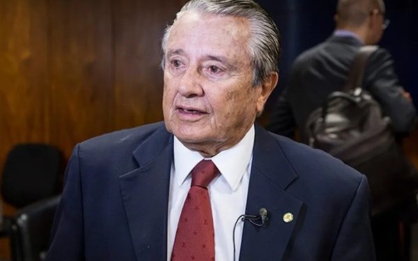 Ex-governador José Reinaldo recebe alta do hospital DF Star, em Brasília