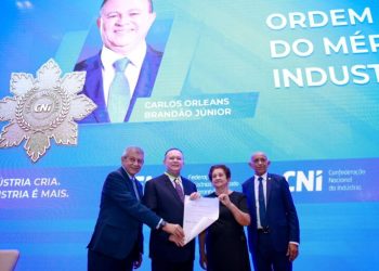Carlos Brandão é o primeiro governador maranhense a receber a Medalha da Ordem do Mérito Industrial da CNI